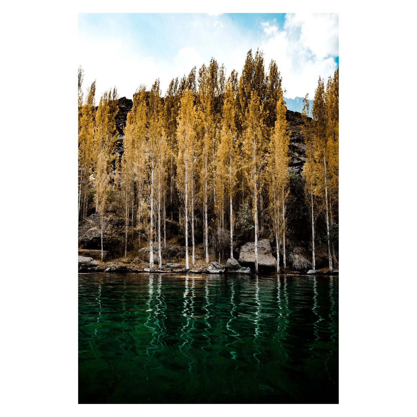 Kachura Lake