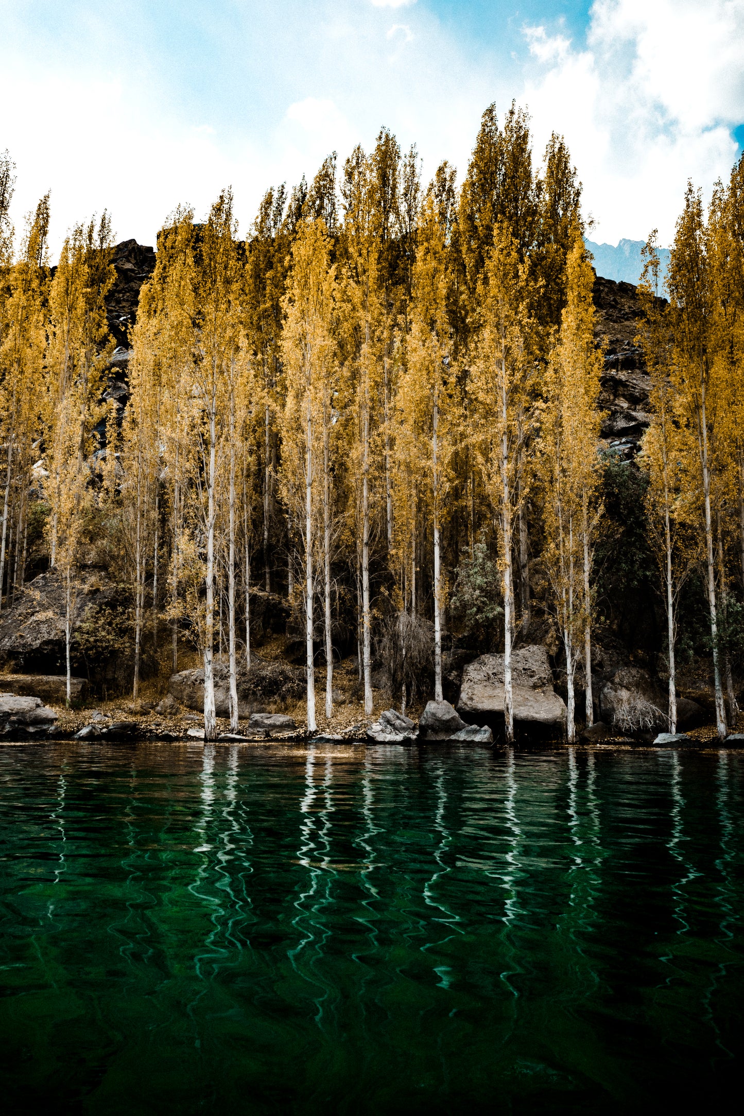Kachura Lake